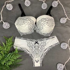 Victoria’s Secret 34DD bra set white & black lace
